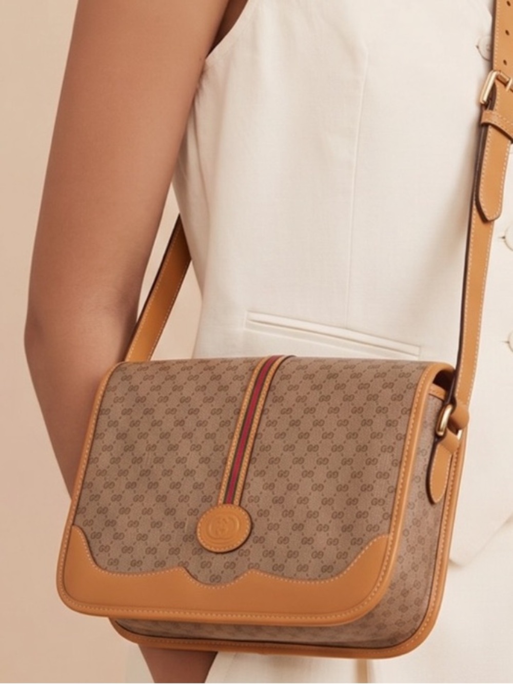 Authentic Gucci Sherry Leather Crossbody/Shoulder Bag.